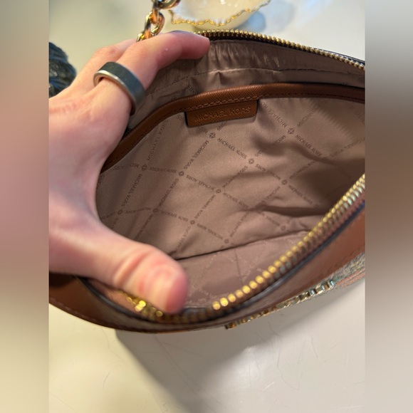 NWOT Rare Print Michael Kors Crossbody - Picture 8 of 11